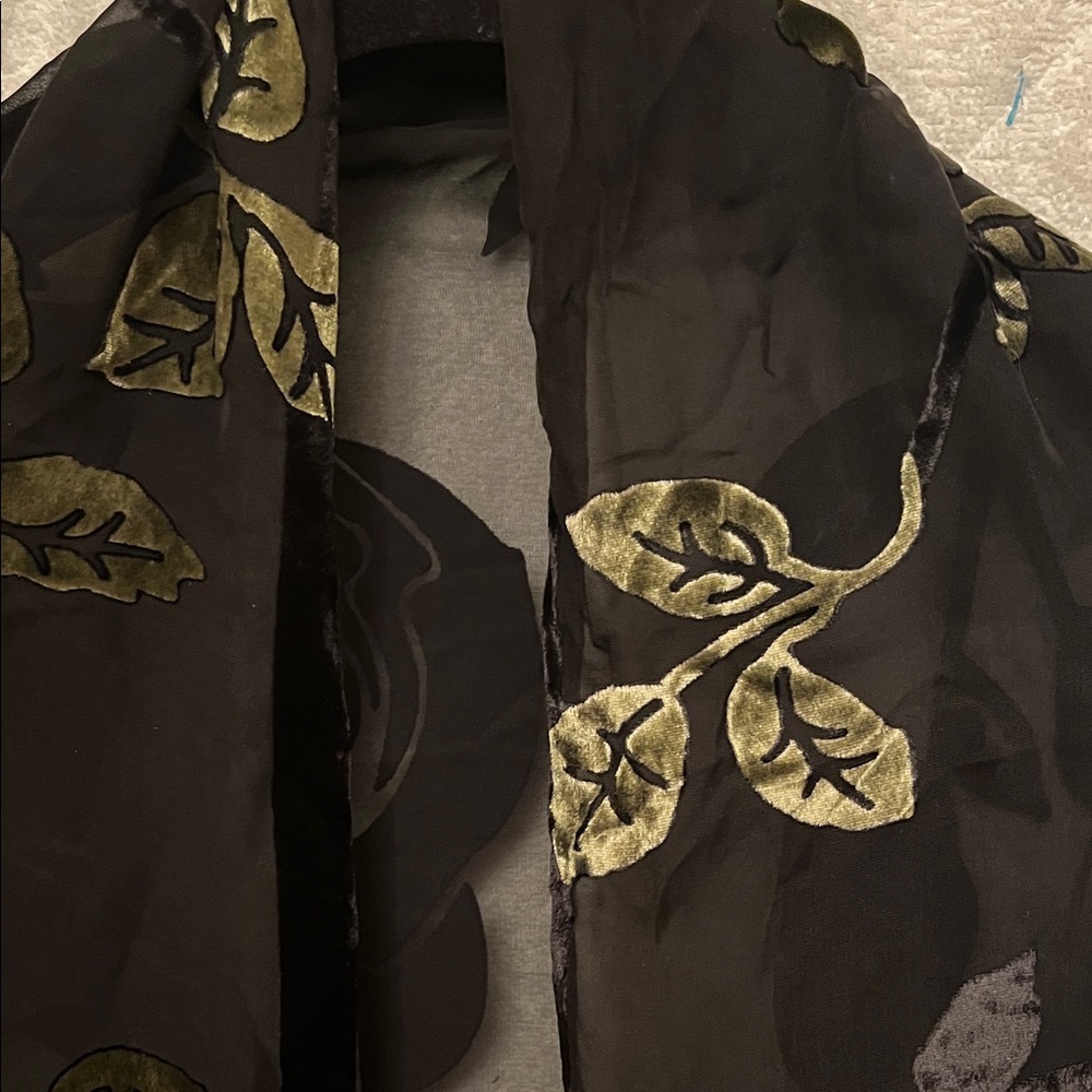 Vintage FF Collection Black Silk Floral Velvet Shawl - Picture 4 of 10
